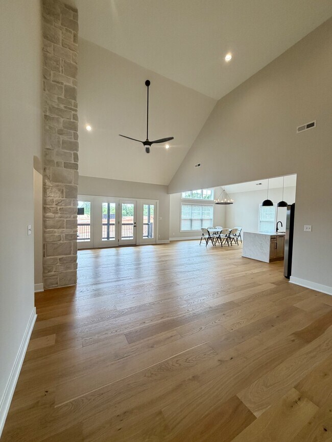 Building Photo - 204 Crest Ridge Ct