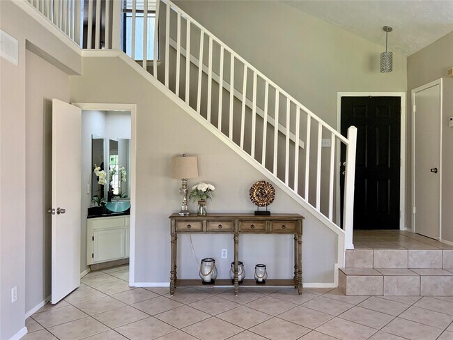 Building Photo - 1139 W Brompton Dr