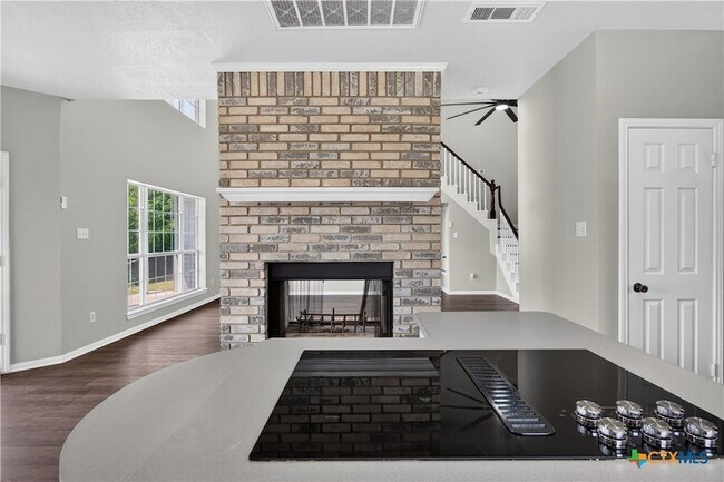 Building Photo - 1810 Mesa Oaks Cir