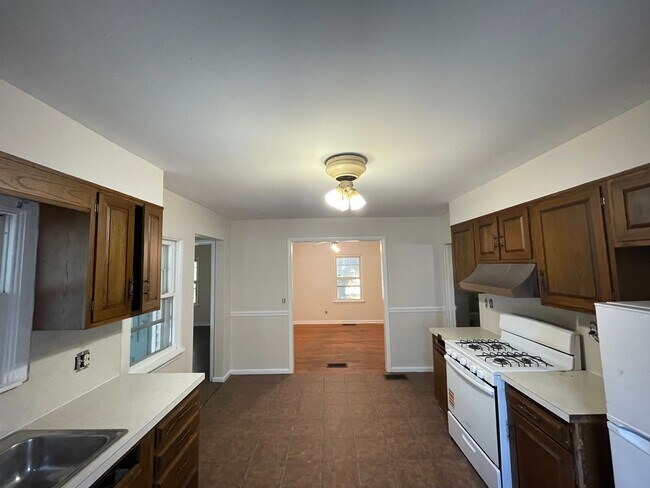 Building Photo - 2219 S 15th St
