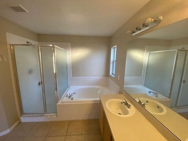 Building Photo - Magnolia Oaks Ridge in Apopka