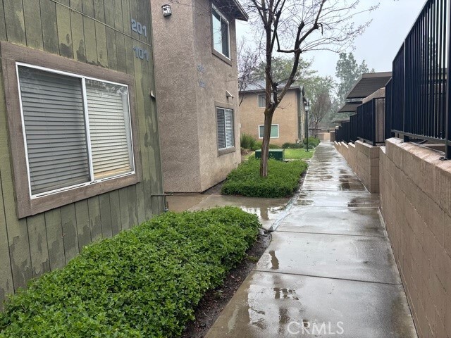 Building Photo - 2608 Avenida Del Vista