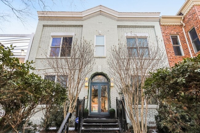 Building Photo - Live Bright in Shaw: Your Perfect One-Bedroom Awaits