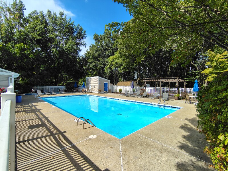 Building Photo - 600 Reusens Rd