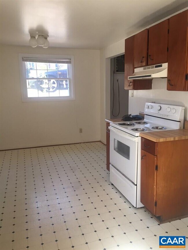 Building Photo - 1705 Cedar Hill Rd