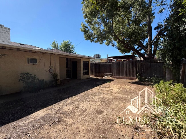Building Photo - Beautifully Updated, Single-story, 3BD/1.5BA, Home near Tahoe Park!