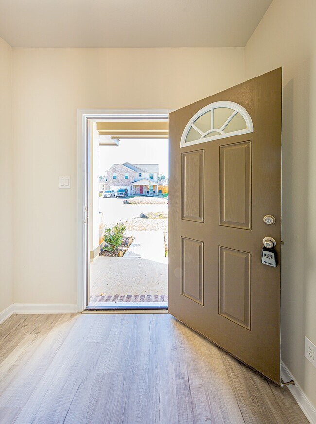 Building Photo - 2312 Cedar Pl Dr