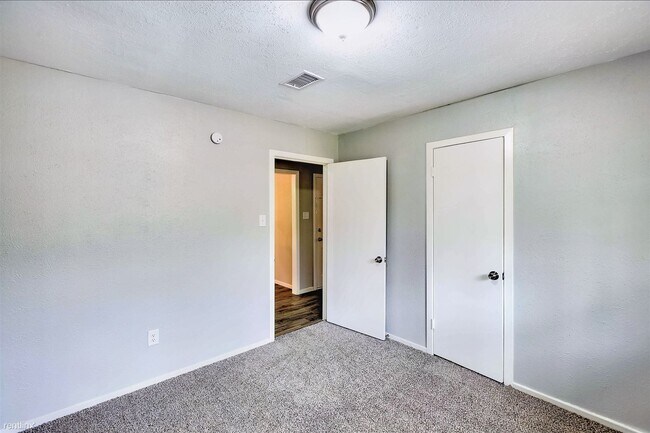 Building Photo - 3 br, 2 bath House - 213 Pamela Dr