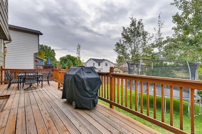 Building Photo - GREAT LOCATION! New LVP and Carpet - WON'T LAST LONG!