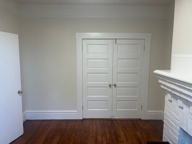 Building Photo - Newly Remodeled 2 Bedroom in Lower Pacific Heights. Washer/Dryer. Open House Sat/Sun 12-1 PM*