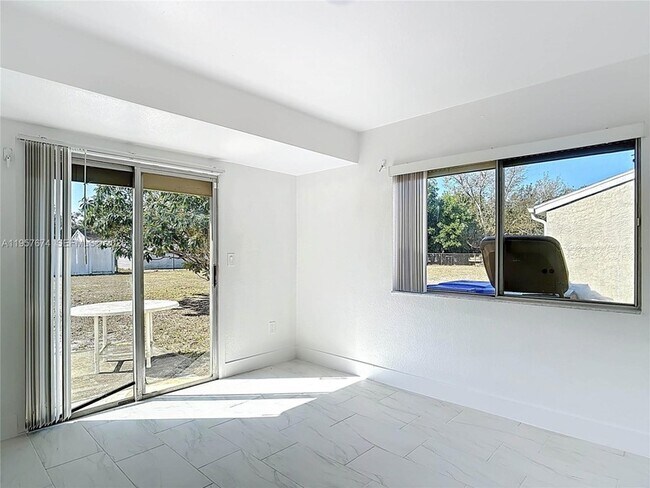 Building Photo - 4487 Pocatella Ave