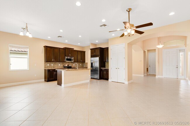Building Photo - 2805 Bellarosa Circle