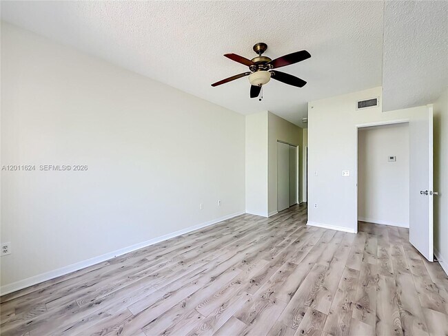 Building Photo - 6968 SW 39th St