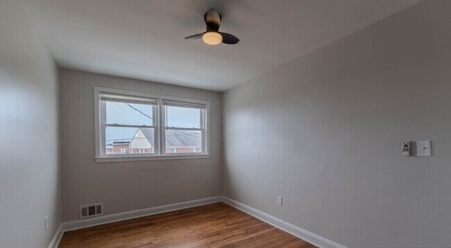 Building Photo - 3 Bedroom Home 21206