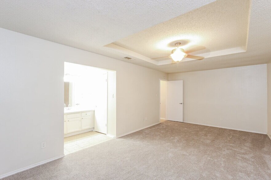 Building Photo - 2946 Lawndale Dr