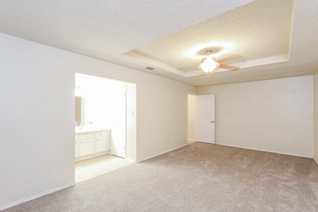 Building Photo - 2946 Lawndale Dr
