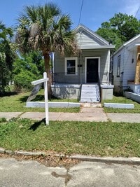 Building Photo - 2 Bed 1 Bath Home only $850 month