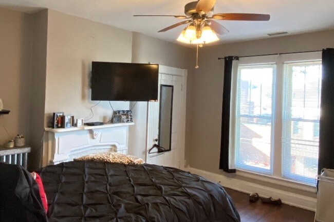 Large master bed, bright - 408 Fairfield Ave