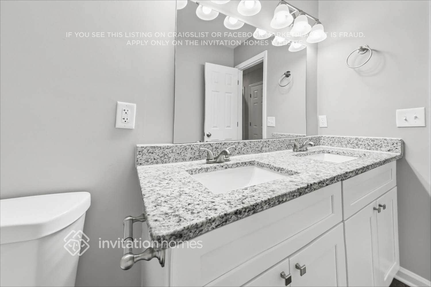 Building Photo - 204 Zircon Ln