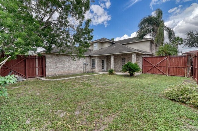 Building Photo - 3504 El Jardin St