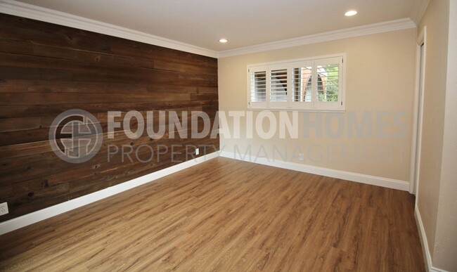 Building Photo - Stylish Single-Level Home by Loma Verde Pr...