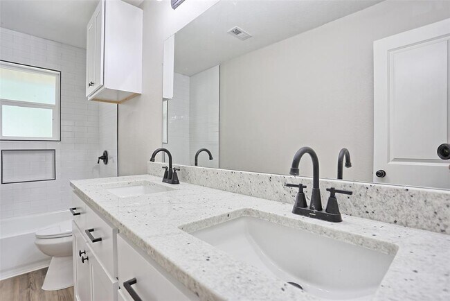 Building Photo - 704 Natchez River Cir