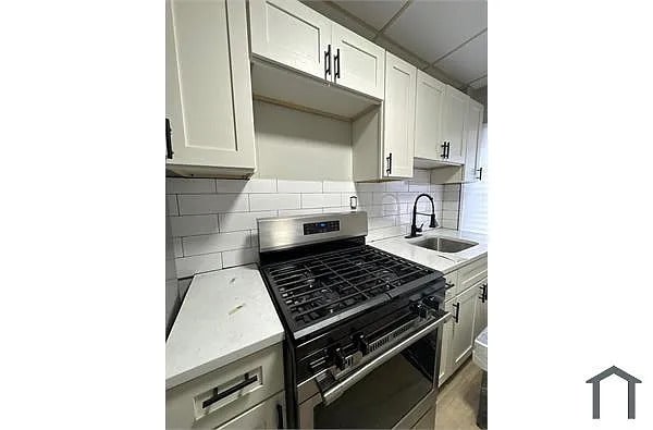 Building Photo - 3 bedroom rehabbed home