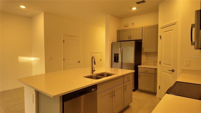 Building Photo - 2207 Portrait St