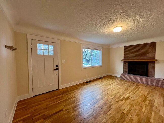 Building Photo - PENDING APPLICATION; Charming 2 BD + Studio (Water Included)