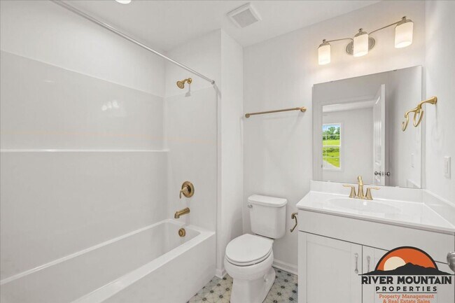 Building Photo - Well-Located Townhome with Private Off-Street Parking