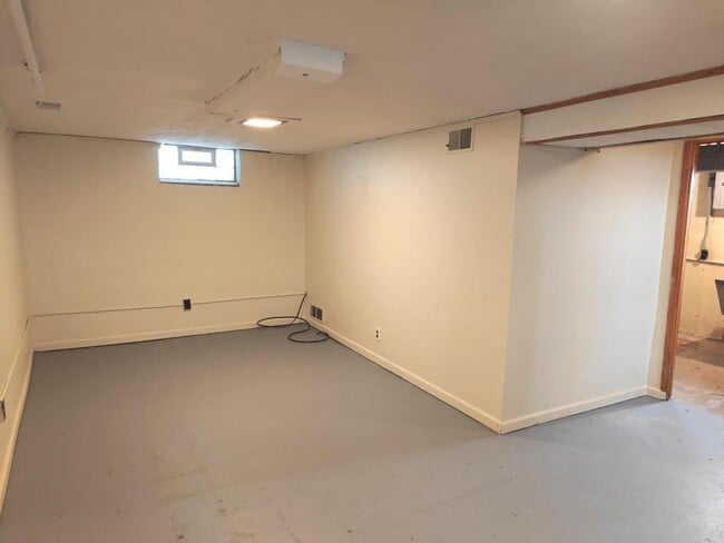 Building Photo - 1409 Royal Ave