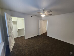 Building Photo - Condo in Orem