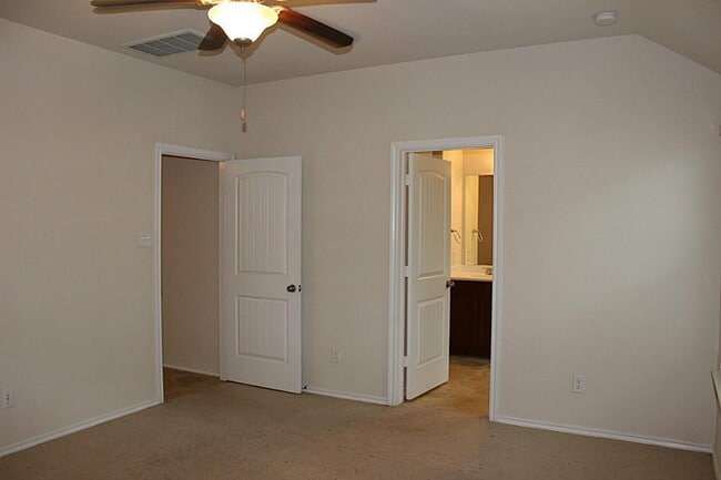 Building Photo - 3043 Heather Grove Lane