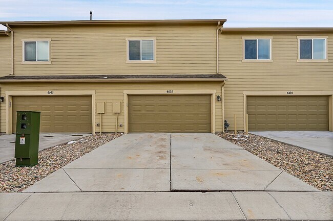 Building Photo - $2,040.95 -  3 bed, 2.5 bath Townhome in CO Springs with Central AC!
