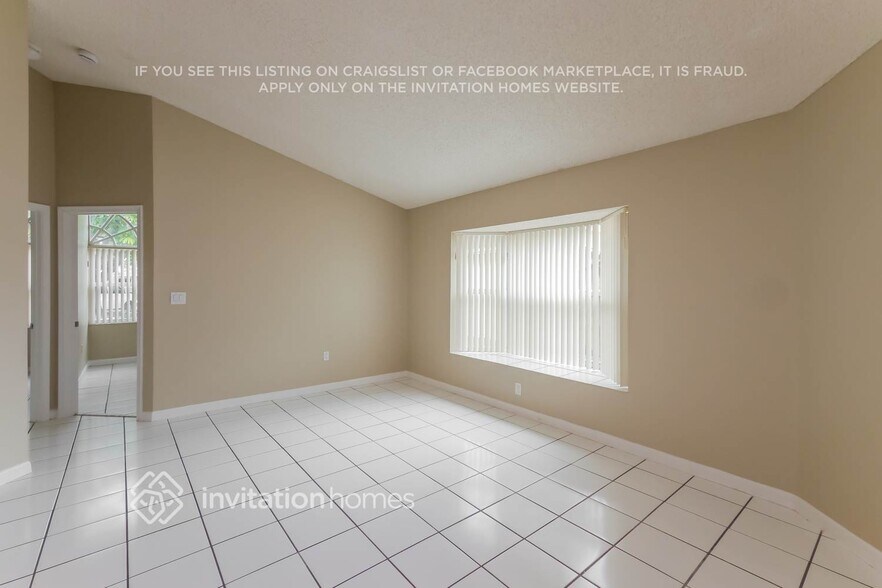 Building Photo - 9900 SW 59th Ct