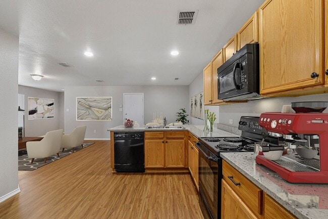 Building Photo - 468 Brookbank Dr