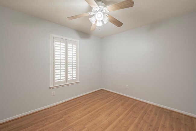 Building Photo - 203 W Sundance Cir