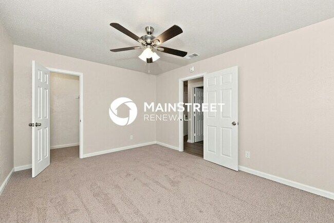 Building Photo - 4 Bedroom Pet-Friendly Home in ARLINGTON, TX with Main Street Renewal