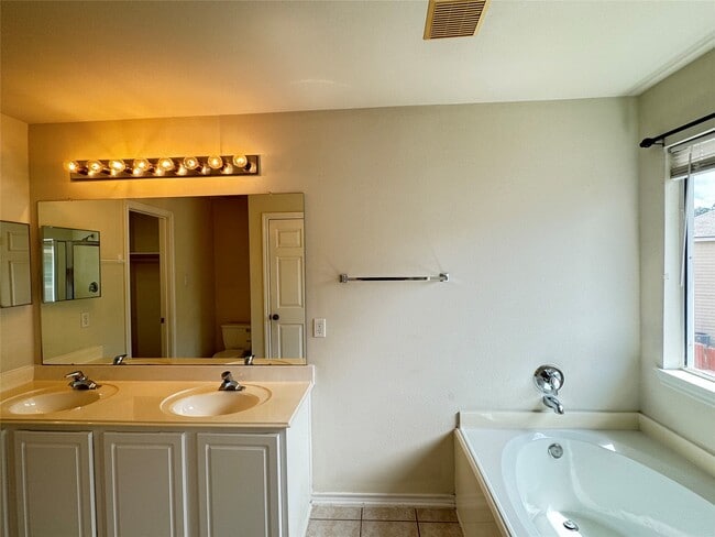 Building Photo - 16527 Beckland Ln