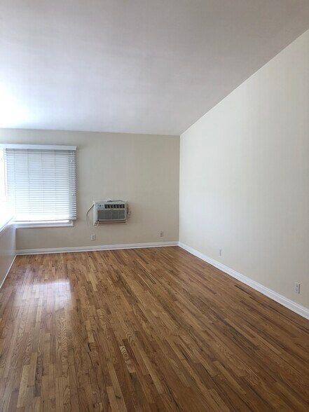 Master Bedroom - 14333 Albers St