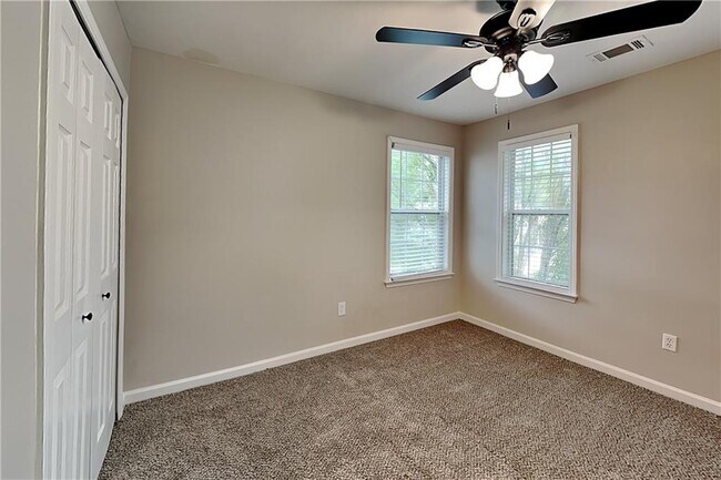 Building Photo - 2250 Winthrope Way Dr