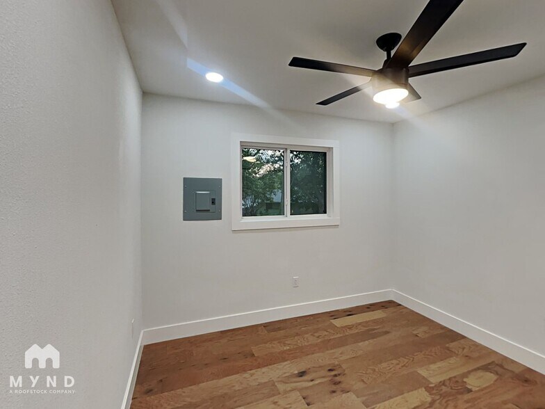 Building Photo - 1603 Rutland Dr