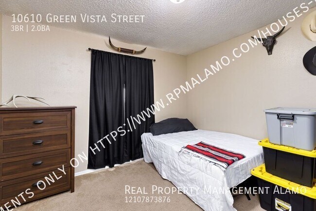 Building Photo - 10610 Green Vista St