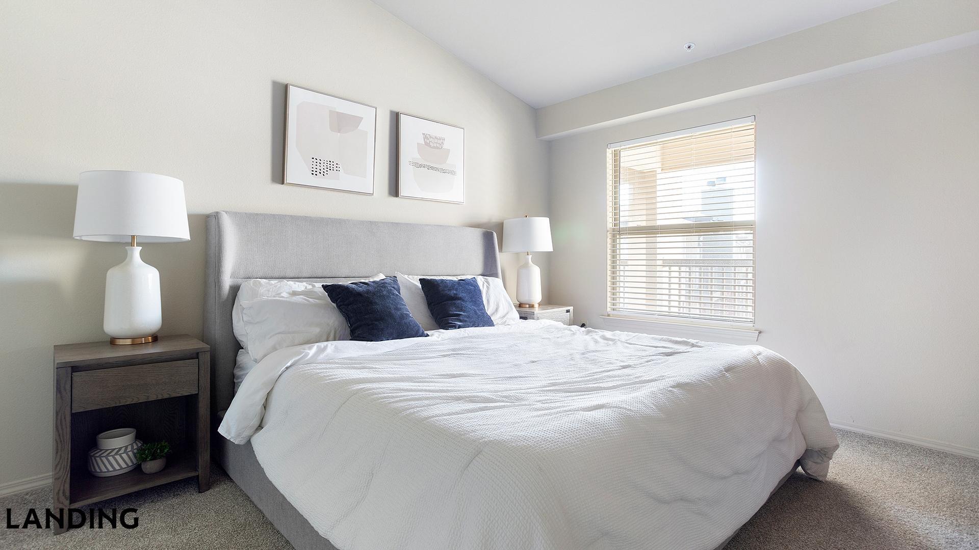 Building Photo - 701 W 101st Pl S