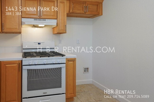 Building Photo - 1443 Sienna Park Dr