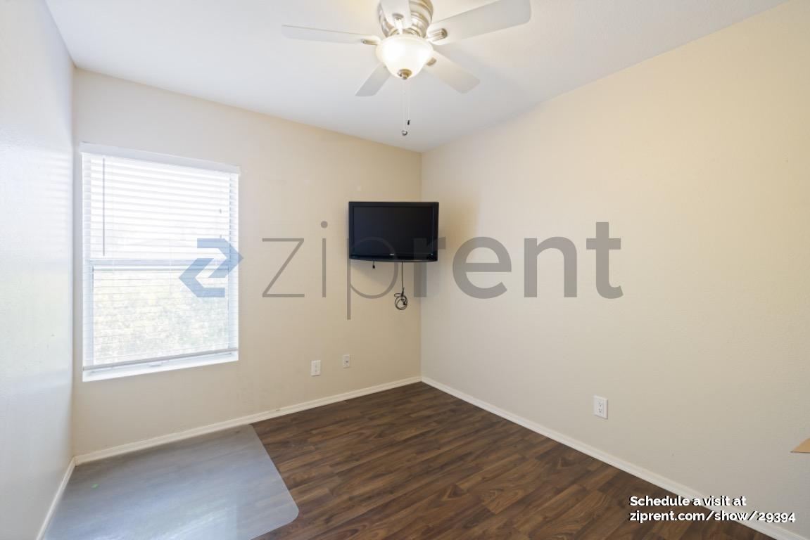 Building Photo - Unit