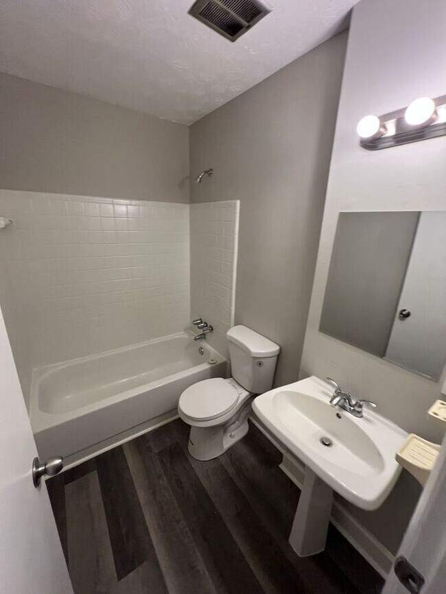 Building Photo - Beautiful cozy 3 bedroom ranch home!