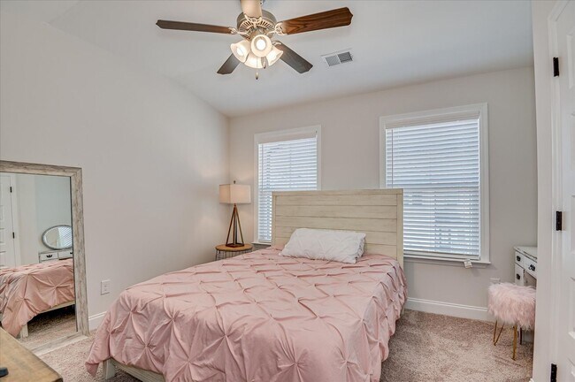Building Photo - 312 Sumac Trail