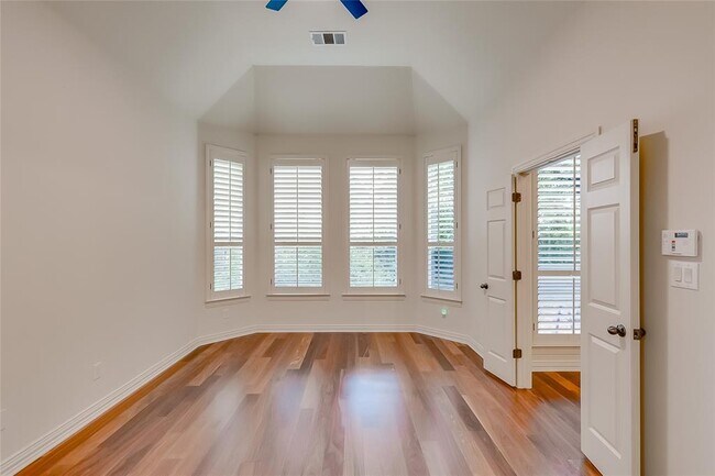 Building Photo - 11608 Spicewood Pkwy