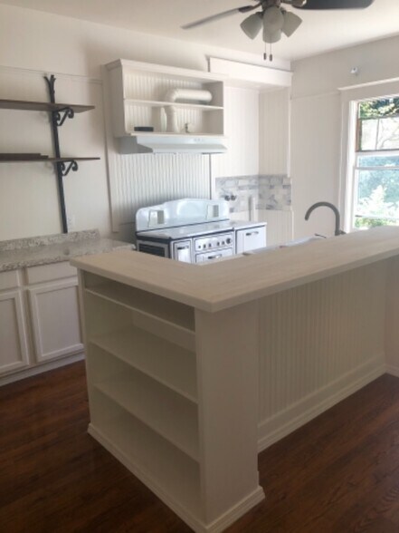 Building Photo - 4481 Petaluma Blvd N